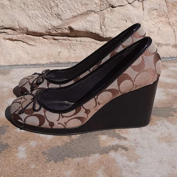 Coach Iyana 8.5 brown pattern wedge heels - Picture 3 of 10